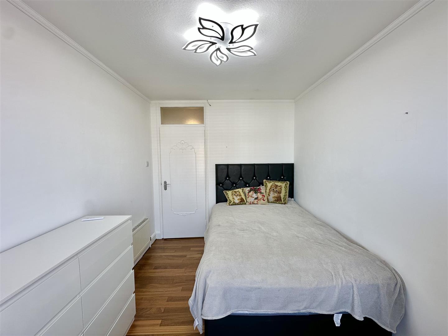 2 bed property in Georgian Close, Bexhill-On-Sea